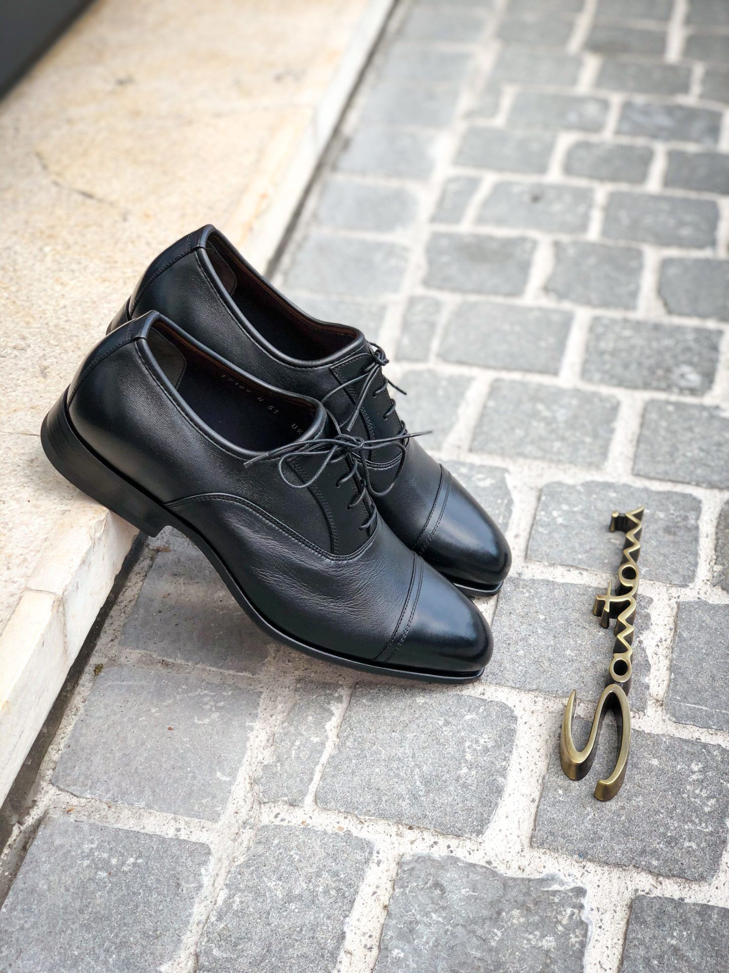 santoni cap toe oxford